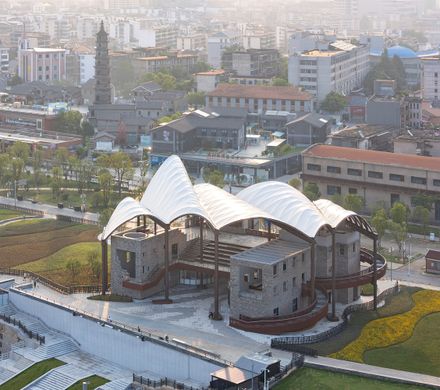 Yueyang Hualinggang Pier Tourist Center