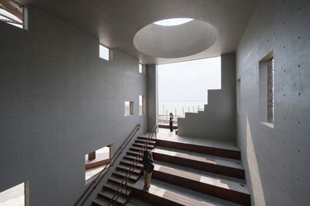 Yueyang Hualinggang Pier Tourist Center