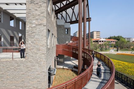 Yueyang Hualinggang Pier Tourist Center