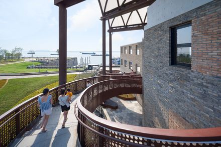 Yueyang Hualinggang Pier Tourist Center