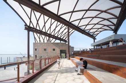 Yueyang Hualinggang Pier Tourist Center