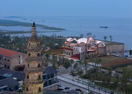 Yueyang Hualinggang Pier Tourist Center