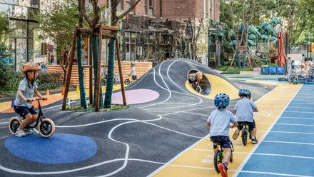 Flying Chess Kindergarten