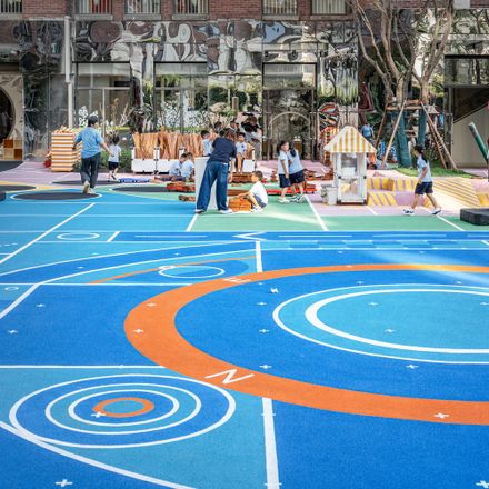 Flying Chess Kindergarten