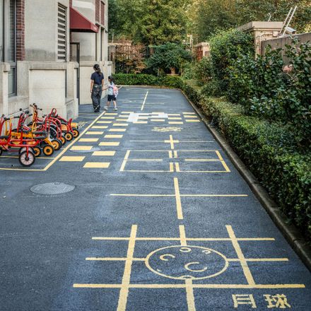 Flying Chess Kindergarten