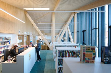 College Robert Badinter