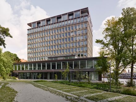 Staal-Kade Office Building Transformation