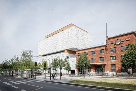 42up School Extension