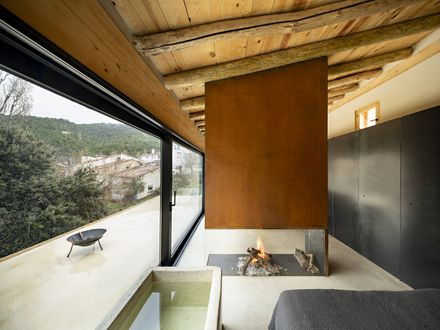 Experimental Shelter In The Sierra De Segura