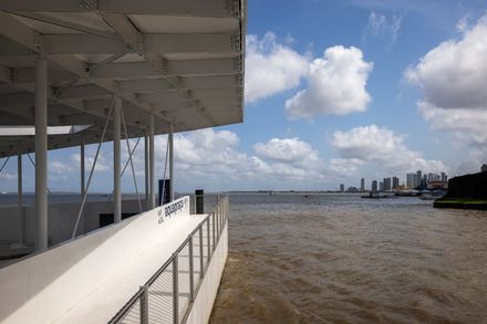 AquaPraça Floating Plaza