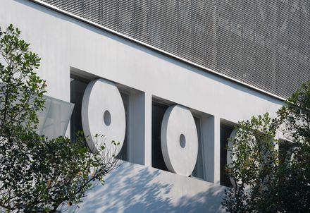 The Opened “white Box” Art Museum, Ocat-b10