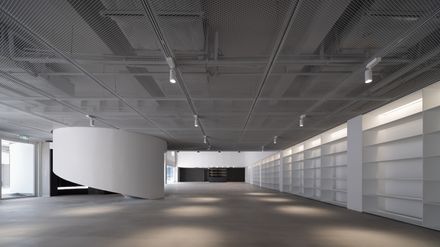 The Opened “white Box” Art Museum, Ocat-b10