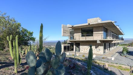 House On El Dragón