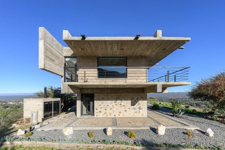 House On El Dragón