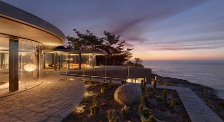 “S” House