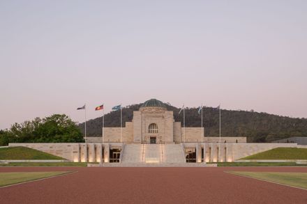 Australian War Memorial Southern Entrance And Parade Ground