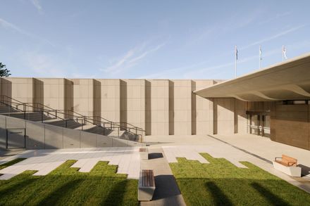 Australian War Memorial Southern Entrance And Parade Ground