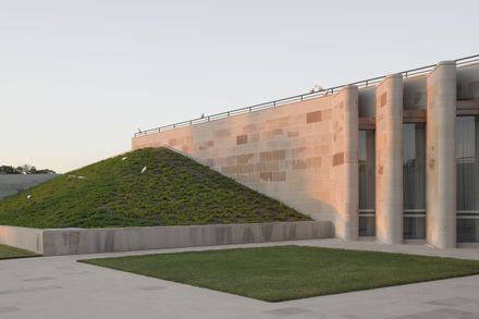 Australian War Memorial Southern Entrance And Parade Ground