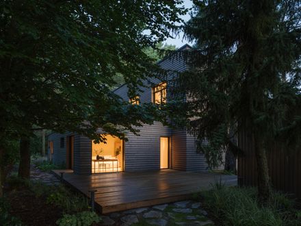 Residence On The Edge Of National Forest