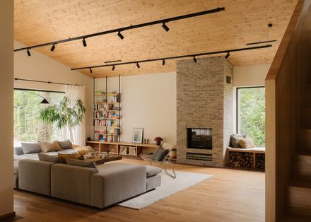 Residence On The Edge Of National Forest