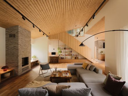 Residence On The Edge Of National Forest