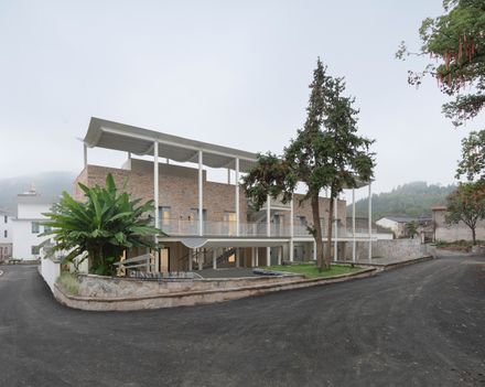 Qingyi Lodge