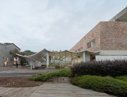 Qingyi Lodge