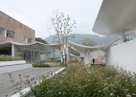 Qingyi Lodge