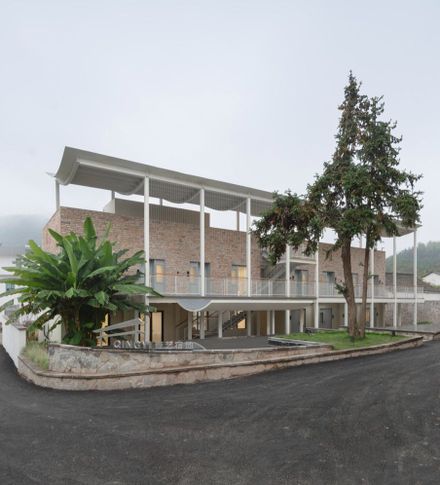 Qingyi Lodge