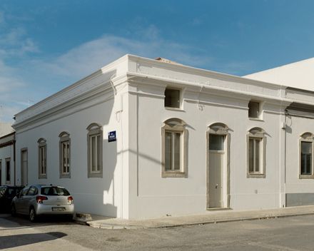 Cut(Outs) House – Ceiling, Walls And Pillar