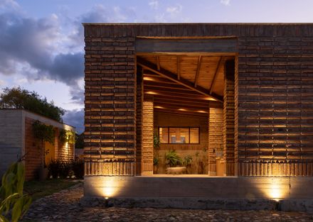 Arupo House