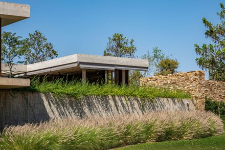 Swing House