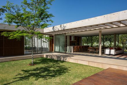 Swing House