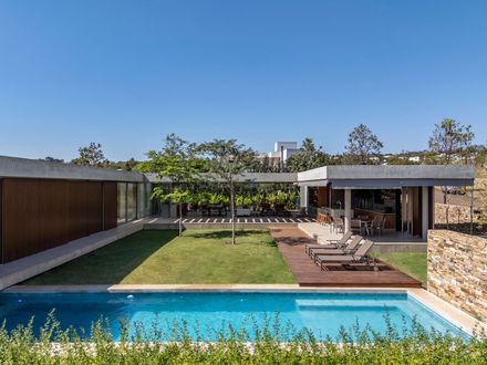 Swing House