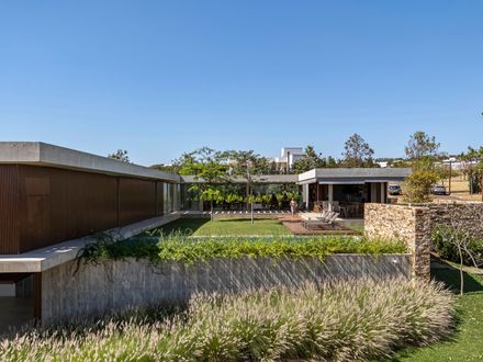 Swing House