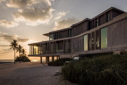 Van der Vlugt Residence