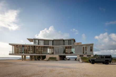 Van der Vlugt Residence