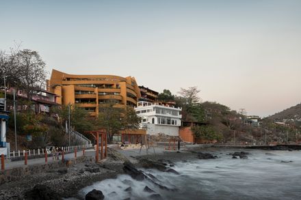 Carpinteros Residential Building