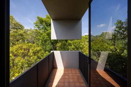 Tropical Shift House