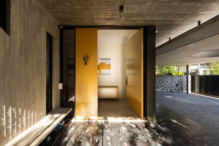 Tropical Shift House