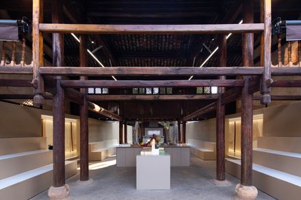 Weishan Chongzheng Academy Bookstore Of Librairie Avant-garde