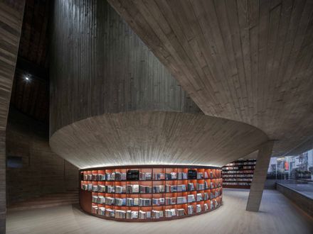 Weishan Chongzheng Academy Bookstore Of Librairie Avant-garde