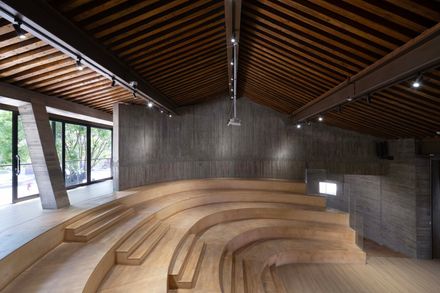 Weishan Chongzheng Academy Bookstore Of Librairie Avant-garde