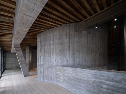 Weishan Chongzheng Academy Bookstore Of Librairie Avant-garde