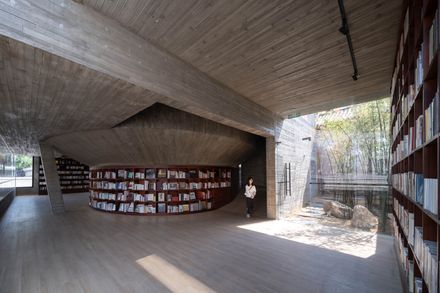 Weishan Chongzheng Academy Bookstore Of Librairie Avant-garde