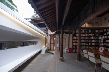 Weishan Chongzheng Academy Bookstore Of Librairie Avant-garde