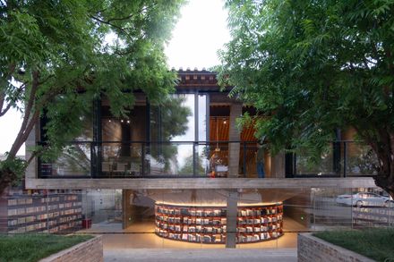 Weishan Chongzheng Academy Bookstore Of Librairie Avant-garde