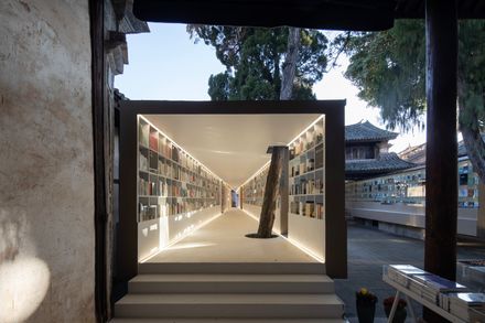 Weishan Chongzheng Academy Bookstore Of Librairie Avant-garde