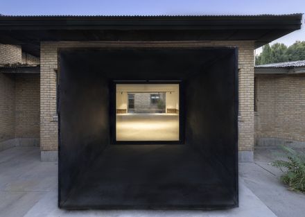 Wall-Less Gallery