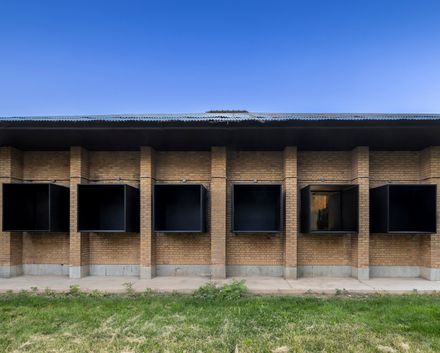 Wall-Less Gallery